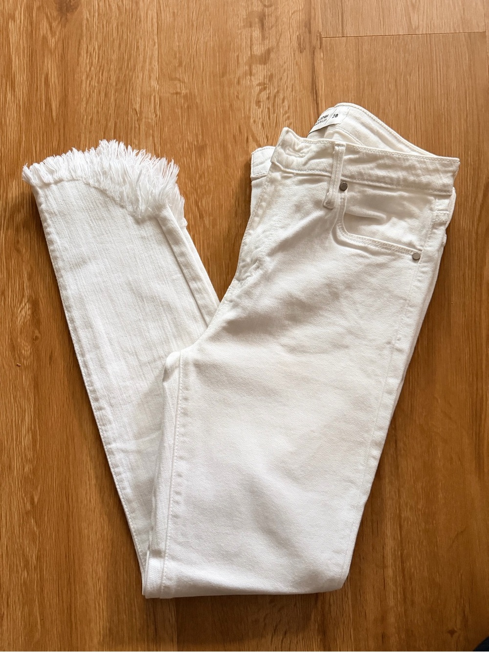 Just Black Denim White Frayed-Hem Cropped Jeans